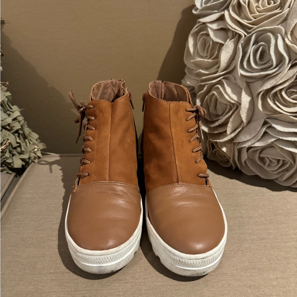 BUANA HIGH TOP SNEAKERS
